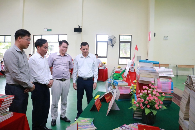 Xã Hoà Phú tổ chức Khai mạc Ngày Sách và Văn hóa đọc Việt Nam lần thứ 5 và Hội thi xếp sách nghệ thuật năm 2026- Ảnh 4.