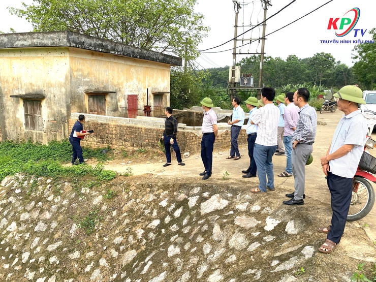 UBND xã Kiều Phú tổ chức kiểm tra hành lang các tuyến đê phục vụ cho công tác phòng chống thiên tai và đảm bảo giao thông đi lại cho nhân dân trên địa bàn xã năm 2026- Ảnh 4.