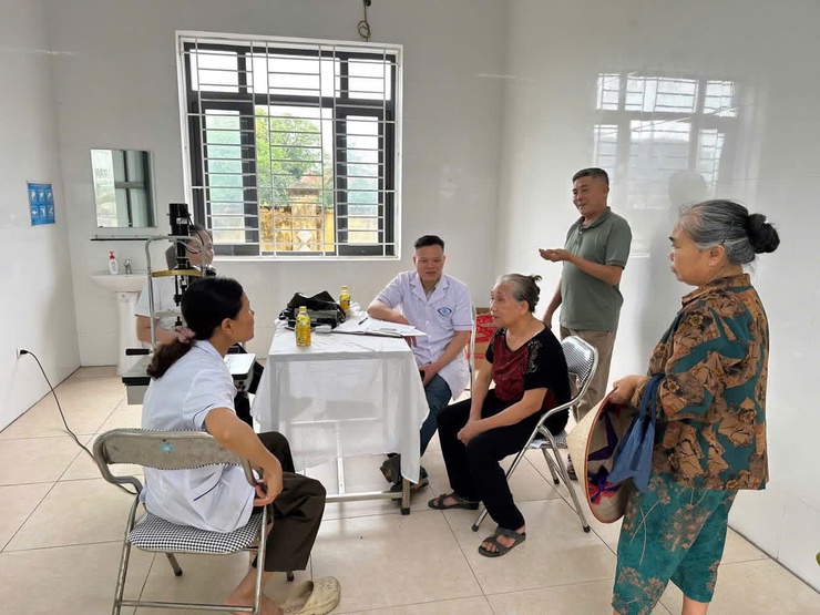 DÂN HÒA: KHÁM BỆNH MIỄN PHÍ CHO NHÂN DÂN – CHẮP CÁNH AN VUI, GÌN GIỮ "KHOẺ ĐỂ XÂY DỰNG" - Ảnh 4.