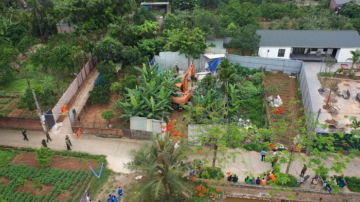 Thanh Oai quyết liệt cưỡng chế, phá dỡ các công trình xây dựng vi phạm trên đất công- Ảnh 1.