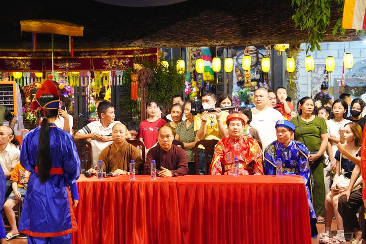 Rộn ràng lễ hội "Cờ người – Nét đẹp văn hóa truyền thống Việt"- Ảnh 1.