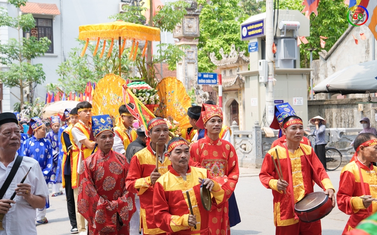 Thôn Đa Phúc tổ chức rước lễ, tế lễ tưởng niệm Thiền sư Từ Đạo Hạnh trong khuôn khổ Lễ hội Chùa Thầy- Ảnh 1.