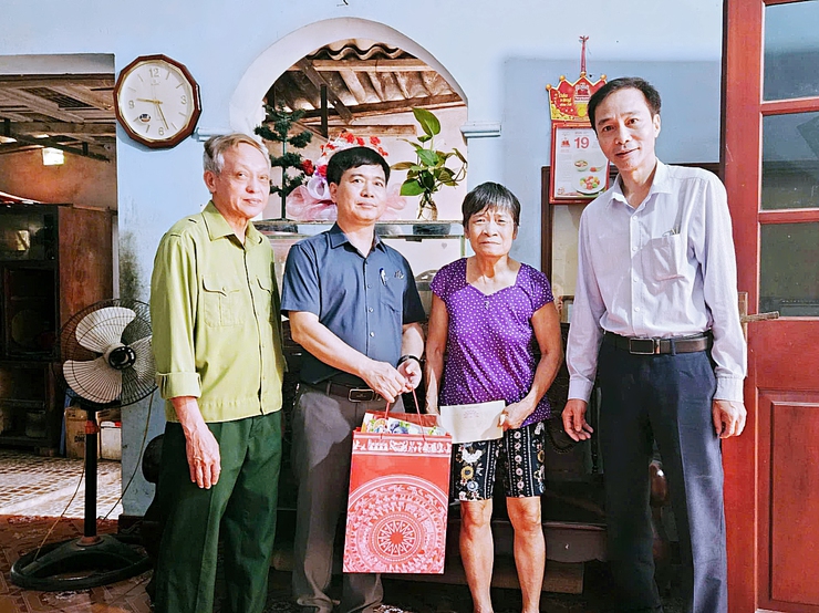 185 người khuyết tật xã Ô Diên được nhận quà nhân Ngày Người khuyết tật Việt Nam (18/4)- Ảnh 1.