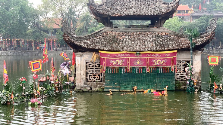 THĂNG HOA NGHỆ THUẬT MÚA RỐI NƯỚC TẠI THỦY ĐÌNH CHÙA THẦY – DẤU ẤN NGHỆ NHÂN ĐẤT QUỐC OAI- Ảnh 8.