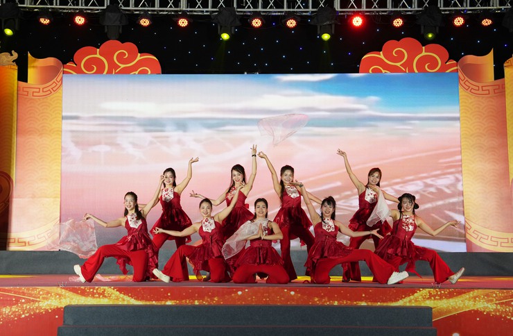 QUỐC OAI TỔ CHỨC ĐÊM GIAO LƯU VĂN NGHỆ "LỄ HỘI CHÙA THẦY – VŨ ĐIỆU KẾT NỐI"- Ảnh 12.