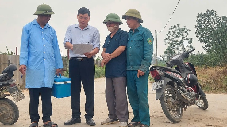 Tiến Thắng đẩy nhanh tiêm phòng vắc xin cho đàn gia súc, gia cầm- Ảnh 1.