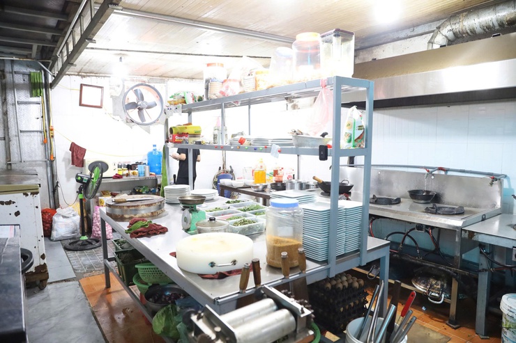 Phát hiện 160kg thực phẩm không rõ nguồn gốc tại cơ sở nấu cỗ đông người: Quang Minh siết chặt kiểm tra ATTP trong Tháng hành động- Ảnh 4.