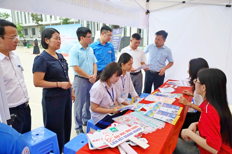 Sôi động Ngày hội Việc làm 2026 tại Tùng Thiện – Nơi kết nối ước mơ và cơ hội nghề nghiệp- Ảnh 10.