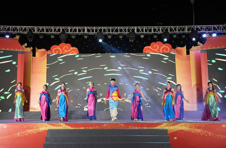 QUỐC OAI TỔ CHỨC ĐÊM GIAO LƯU VĂN NGHỆ "LỄ HỘI CHÙA THẦY – VŨ ĐIỆU KẾT NỐI"- Ảnh 18.