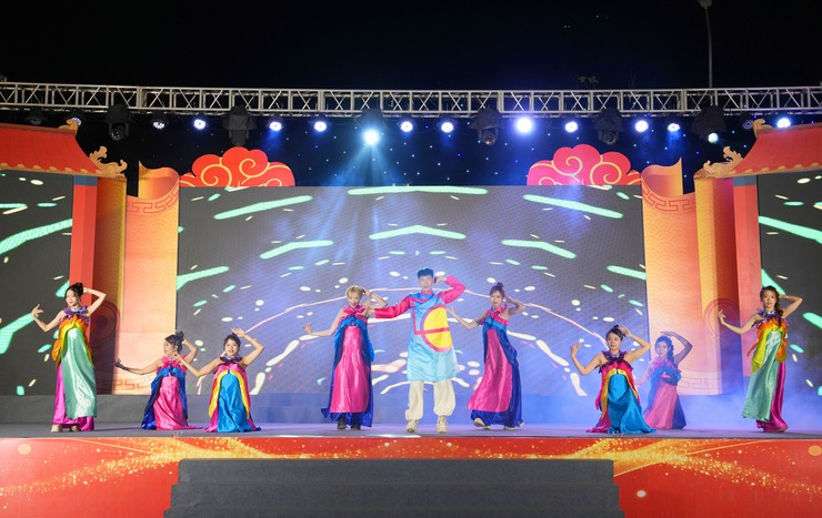 QUỐC OAI TỔ CHỨC ĐÊM GIAO LƯU VĂN NGHỆ "LỄ HỘI CHÙA THẦY – VŨ ĐIỆU KẾT NỐI"- Ảnh 19.