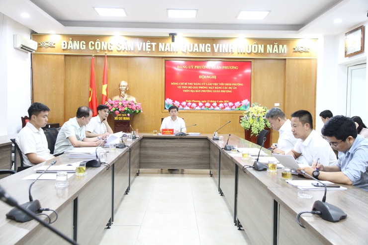 Đồng chí Bí thư Đảng ủy làm việc với UBND phường về tiến độ Giải phóng mặt bằng các dự án trên địa bàn phường Xuân Phương- Ảnh 1.