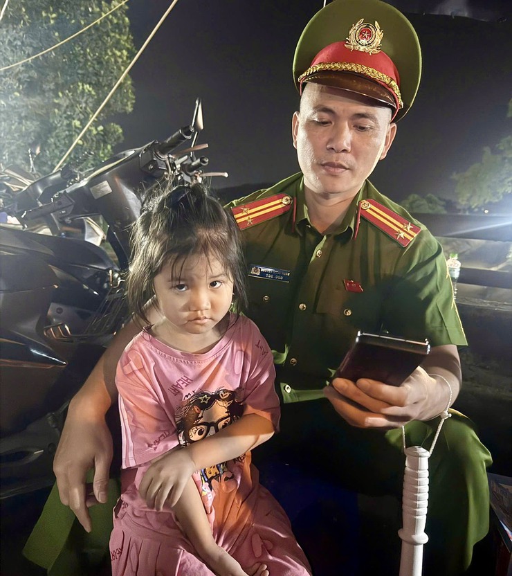 TĂNG CƯỜNG ĐẢM BẢO AN NINH TRẬT TỰ, AN TOÀN CHO NHÂN DÂN VÀ DU KHÁCH- Ảnh 2.