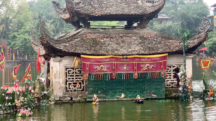 THĂNG HOA NGHỆ THUẬT MÚA RỐI NƯỚC TẠI THỦY ĐÌNH CHÙA THẦY – DẤU ẤN NGHỆ NHÂN ĐẤT QUỐC OAI- Ảnh 2.