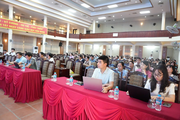 Sơn Tây tập huấn sử dụng "HanoiWork" cho cán bộ, công chức, viên chức- Ảnh 1.