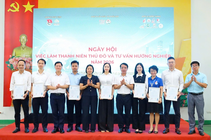 Sôi động Ngày hội Việc làm 2026 tại Tùng Thiện – Nơi kết nối ước mơ và cơ hội nghề nghiệp- Ảnh 3.