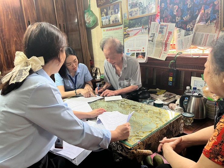 Từ trụ sở đến từng hộ gia đình: Dịch vụ công thay đổi cách tiếp cận người dân- Ảnh 1.