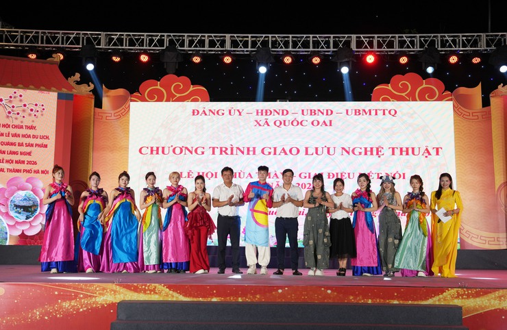 QUỐC OAI TỔ CHỨC ĐÊM GIAO LƯU VĂN NGHỆ "LỄ HỘI CHÙA THẦY – VŨ ĐIỆU KẾT NỐI"- Ảnh 23.