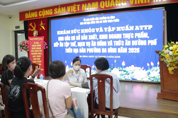 Phường Ba Đình: Tăng cường tập huấn, kiểm tra trong Tháng hành động vì an toàn thực phẩm năm 2026- Ảnh 1.