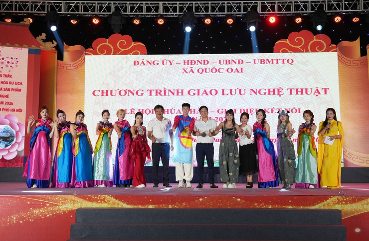 QUỐC OAI TỔ CHỨC ĐÊM GIAO LƯU VĂN NGHỆ "LỄ HỘI CHÙA THẦY – VŨ ĐIỆU KẾT NỐI"- Ảnh 24.