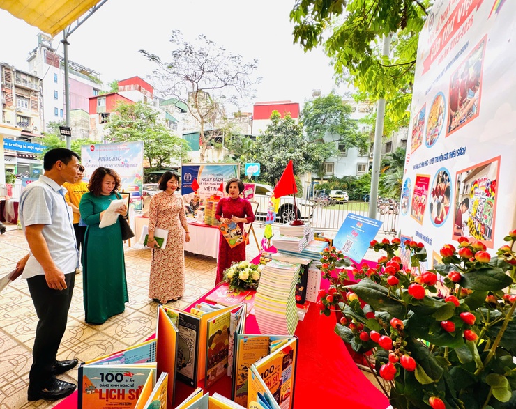 Khơi nguồn tri thức, thắp lửa đam mê đọc sách tại Ba Đình- Ảnh 28.