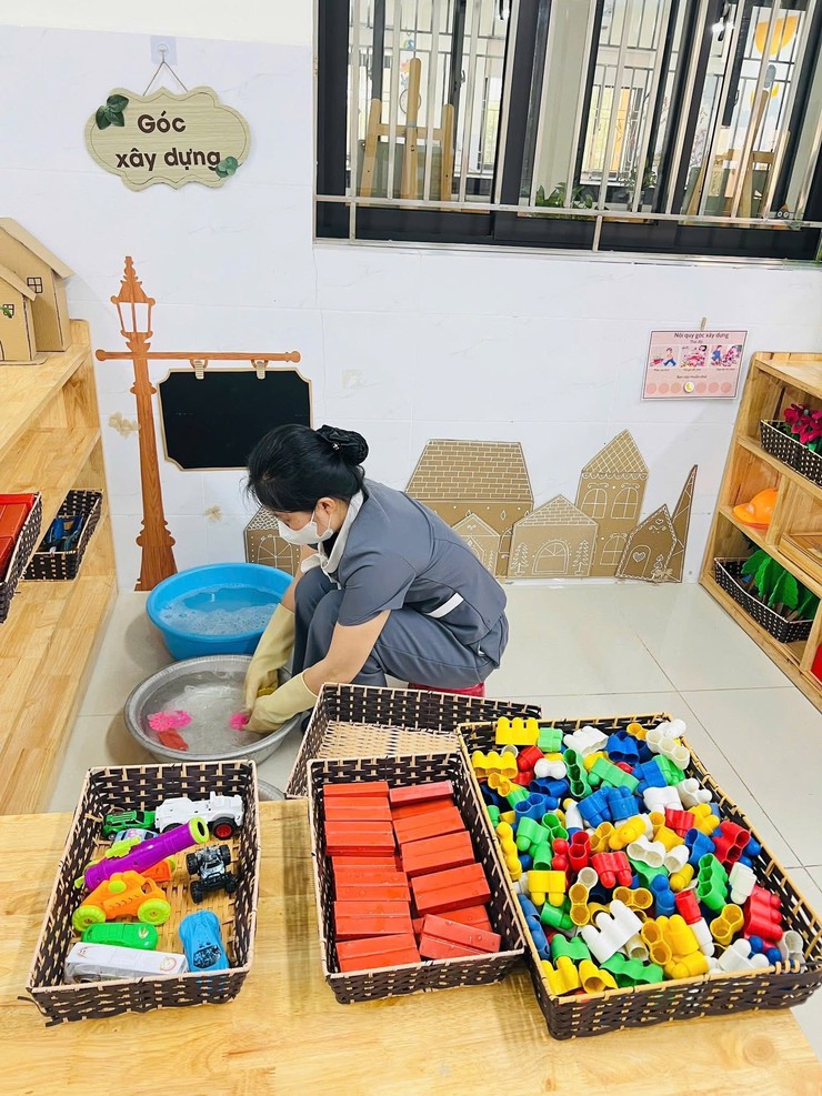 Các trường mầm non trên địa bàn xã tăng cường phòng, chống dịch bệnh tay chân miệng - Ảnh 3.