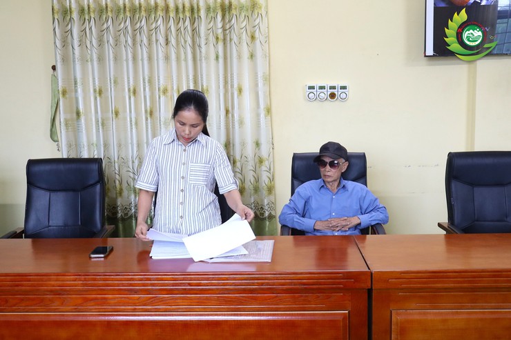 Đồng chí Phó chủ tịch UBND xã Phú Cát tiếp công dân trong buổi tiếp công dân định kỳ- Ảnh 3.