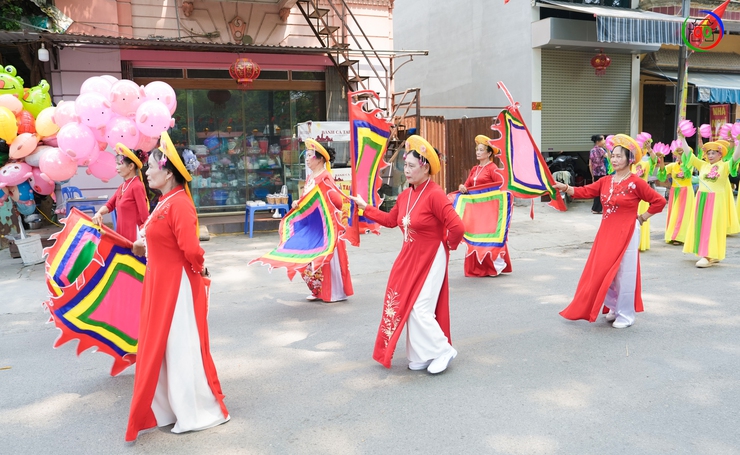 Thôn Đa Phúc tổ chức rước lễ, tế lễ tưởng niệm Thiền sư Từ Đạo Hạnh trong khuôn khổ Lễ hội Chùa Thầy- Ảnh 3.