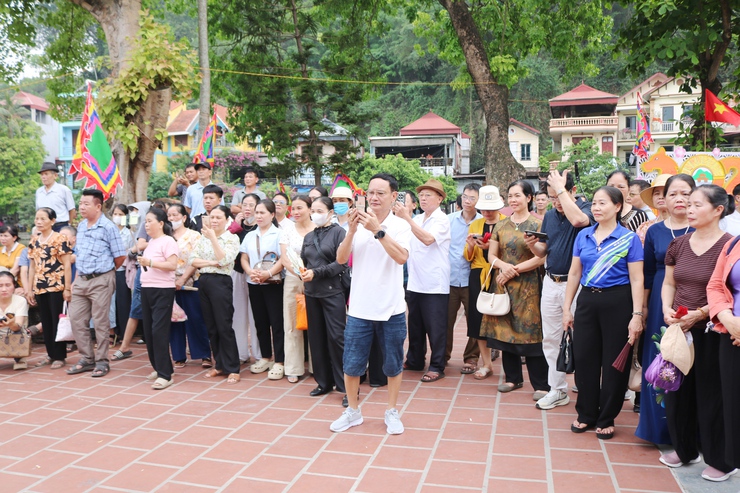 Vũ điệu múa sạp Mường bùng nổ, góp phần làm nên sắc màu độc đáo cho Lễ hội Chùa Thầy- Ảnh 10.