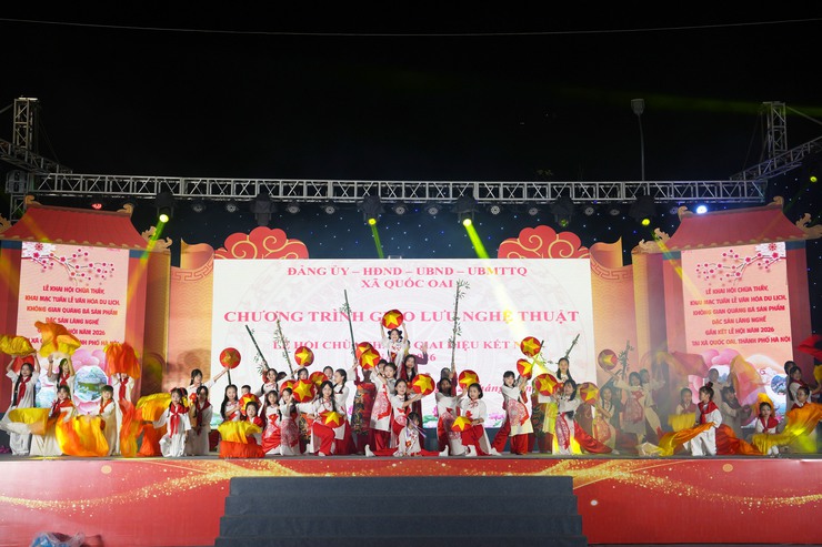 QUỐC OAI TỔ CHỨC ĐÊM GIAO LƯU VĂN NGHỆ "LỄ HỘI CHÙA THẦY – VŨ ĐIỆU KẾT NỐI"- Ảnh 6.