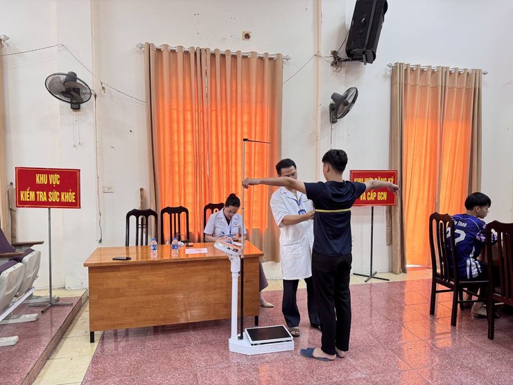 Xã Nội Bài hoàn thành đăng ký nghĩa vụ quân sự cho nam thanh niên tuổi 17- Ảnh 6.