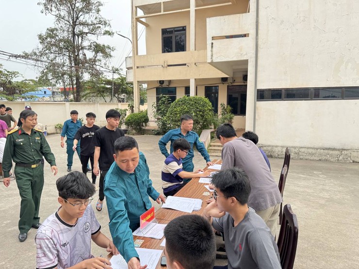 Xã Nội Bài hoàn thành đăng ký nghĩa vụ quân sự cho nam thanh niên tuổi 17- Ảnh 4.