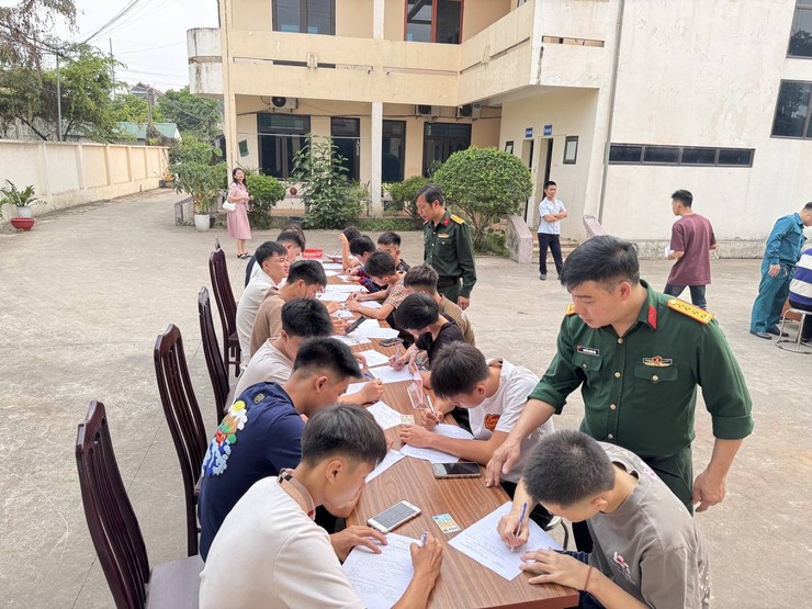 Xã Nội Bài hoàn thành đăng ký nghĩa vụ quân sự cho nam thanh niên tuổi 17- Ảnh 5.