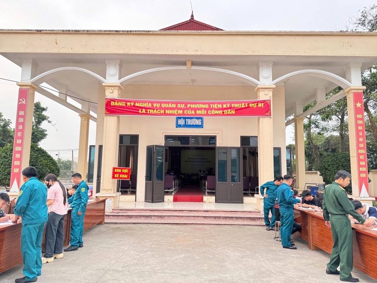 Xã Nội Bài hoàn thành đăng ký nghĩa vụ quân sự cho nam thanh niên tuổi 17- Ảnh 1.