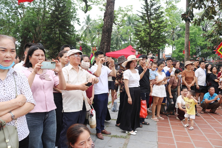 Vũ điệu múa sạp Mường bùng nổ, góp phần làm nên sắc màu độc đáo cho Lễ hội Chùa Thầy- Ảnh 11.