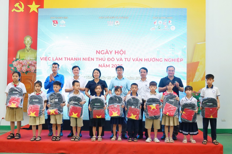 Sôi động Ngày hội Việc làm 2026 tại Tùng Thiện – Nơi kết nối ước mơ và cơ hội nghề nghiệp- Ảnh 4.