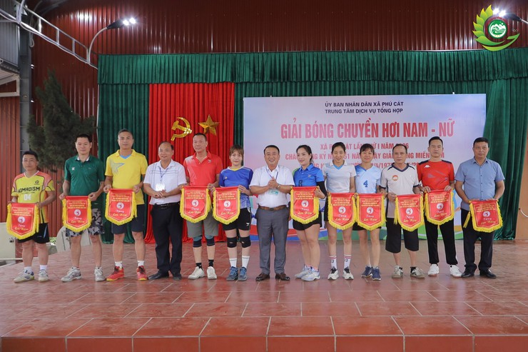 Sôi nổi Giải bóng chuyền hơi nam – nữ xã Phú Cát lần thứ I năm 2026- Ảnh 1.