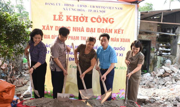 ỨNG HÒA KHỞI CÔNG XÂY DỰNG NHÀ ĐẠI ĐOÀN KẾT CHO 02 HỘ CÓ HOÀN CẢNH KHÓ KHĂN.- Ảnh 2.