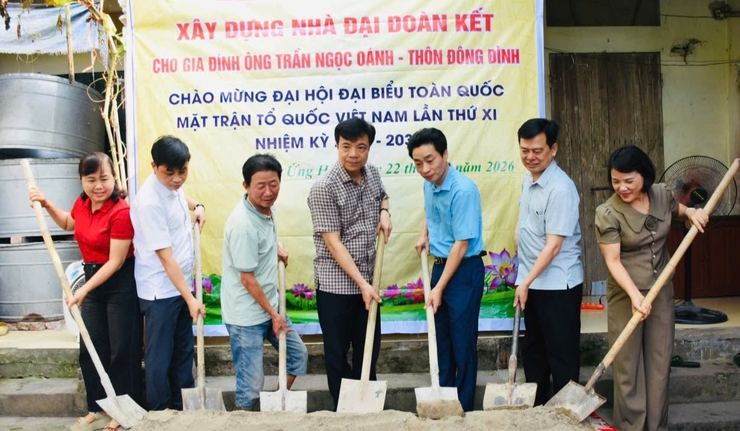 ỨNG HÒA KHỞI CÔNG XÂY DỰNG NHÀ ĐẠI ĐOÀN KẾT CHO 02 HỘ CÓ HOÀN CẢNH KHÓ KHĂN.- Ảnh 1.