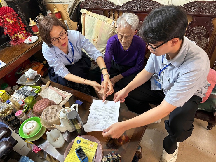 Từ trụ sở đến từng hộ gia đình: Dịch vụ công thay đổi cách tiếp cận người dân- Ảnh 3.