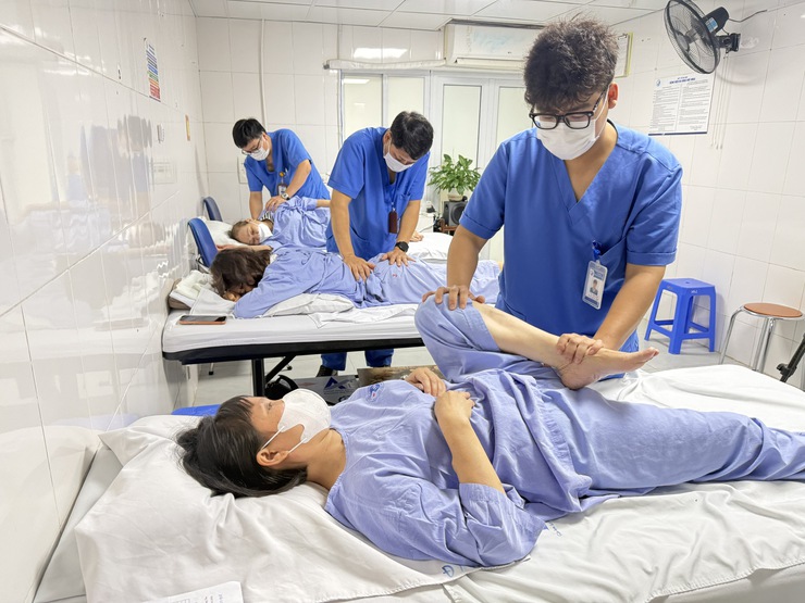 Đưa Nghị quyết 72-NQ/TW vào cuộc sống: Phát huy thế mạnh y học cổ truyền- Ảnh 4.