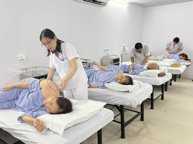 Đưa Nghị quyết 72-NQ/TW vào cuộc sống: Phát huy thế mạnh y học cổ truyền- Ảnh 2.