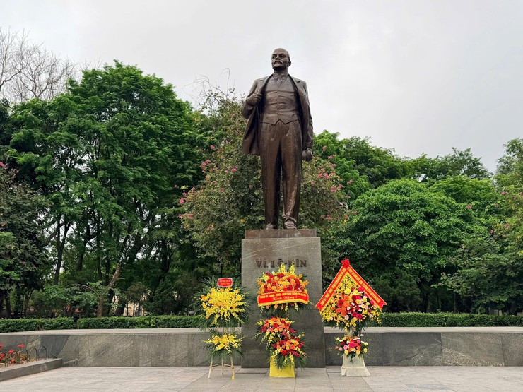 Phường Ba Đình dâng hoa tưởng niệm 156 năm Ngày sinh V.I. Lê-nin- Ảnh 3.