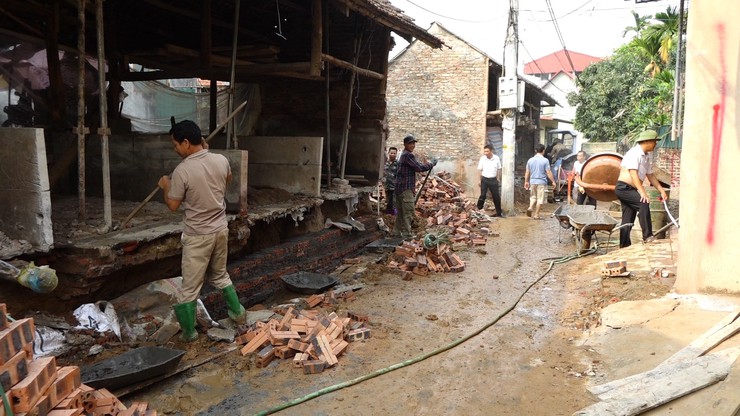 nhân dân xóm 4, thôn Yên Bồ, xã Vật Lại tích cực hiến đất, chung sức xây dựng đường giao thông nông thôn- Ảnh 1.