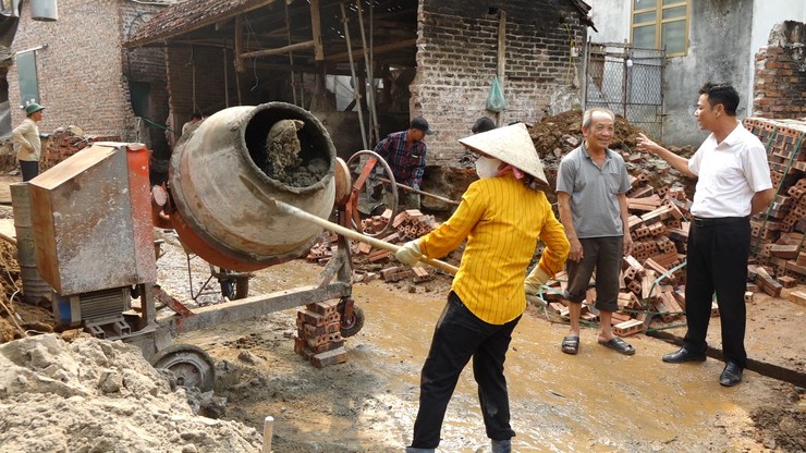 nhân dân xóm 4, thôn Yên Bồ, xã Vật Lại tích cực hiến đất, chung sức xây dựng đường giao thông nông thôn- Ảnh 3.