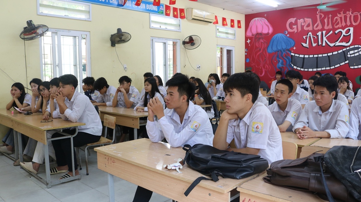 Mỹ Đức: Khi Pháp Luật "Bén Rễ" Trong Tâm Hồn Thế Hệ Z Qua Hình Thức Sân Khấu Hóa- Ảnh 7.