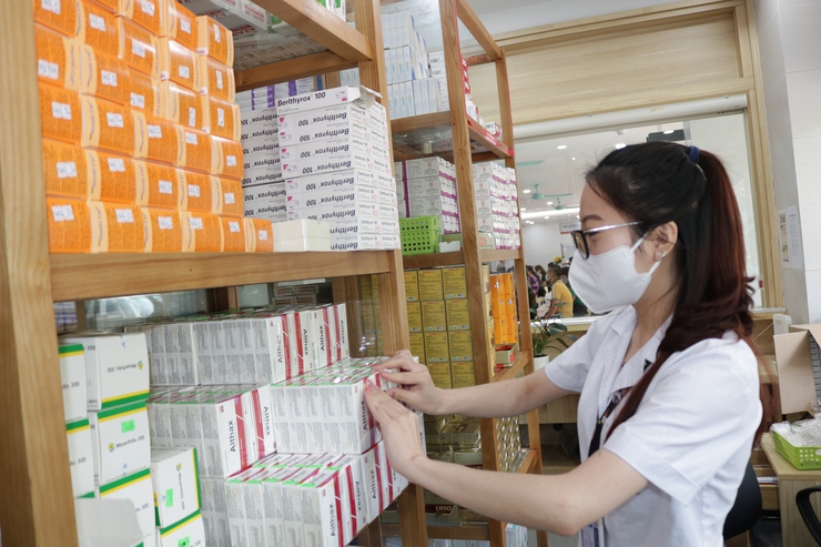 Tăng cường quản lý, bình ổn giá thuốc và thiết bị y tế, bảo vệ quyền lợi người bệnh- Ảnh 1.