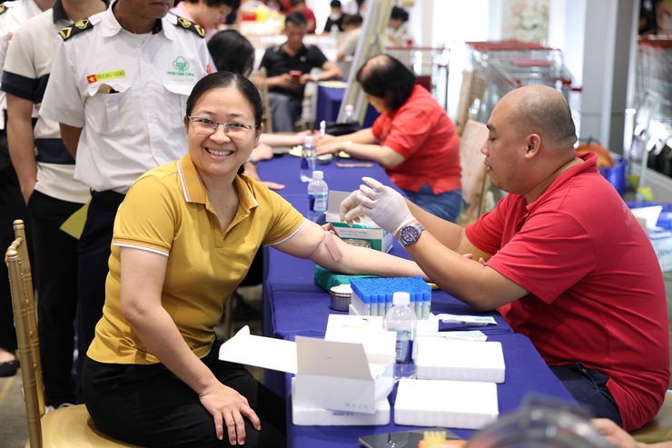 SẮC HỒNG YÊU THƯƠNG 2026: LAN TỎA NGHĨA CỬ CAO ĐẸP TẠI PHƯỜNG VIỆT HƯNG- Ảnh 4.
