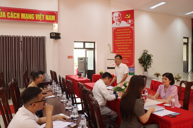 Đoàn giám sát HĐND xã Phú Xuyên triển khai giám sát công tác vệ sinh môi trường trên địa bàn- Ảnh 1.