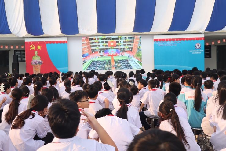 Công an Thành phố Hà Nội tổ chức chương trình giáo dục pháp luật: "Bản lĩnh Gen Z: Tự hào Hà Nội – Sống chuẩn an toàn" đến học sinh Thủ đô- Ảnh 5.