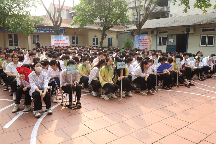 Chương trình hướng dẫn kỹ năng lái xe an toàn cho học sinh trường THPT Nguyễn Bỉnh Khiêm- Ảnh 2.